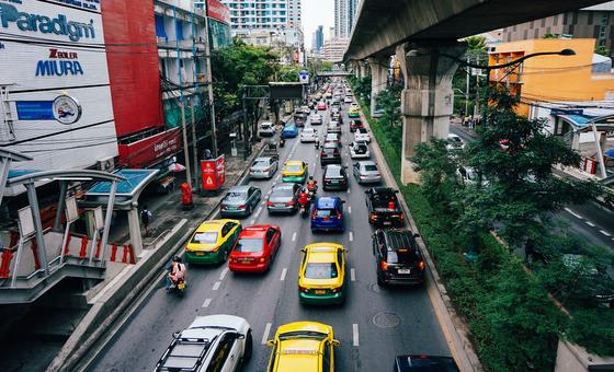 根据世界卫生组织的数据，泰国的道路是东南亚最致命的道路，道路交通事故死亡率在全球排名第九。